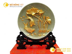Đĩa cá chép hoa sen mạ vàng 24k