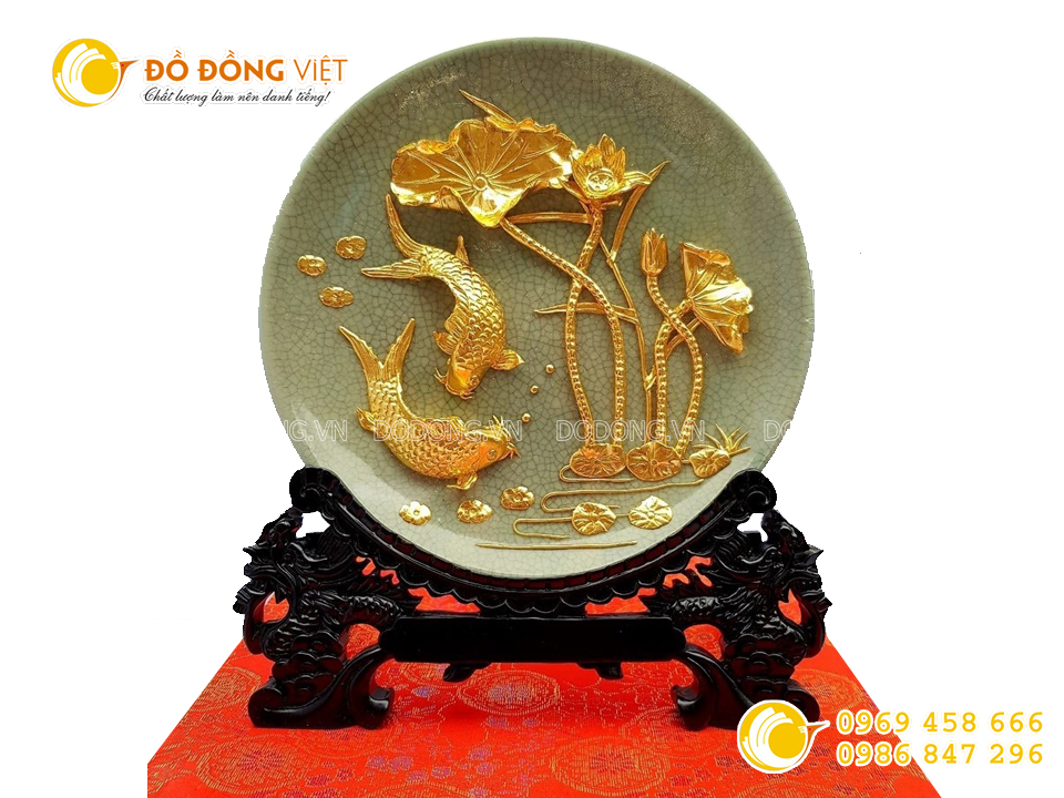 Đĩa cá chép hoa sen mạ vàng 24k
