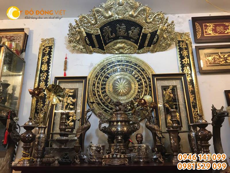 CUỐN THƯ CÂU ĐỐI BẰNG ĐỒNG VÀNG CHO BAN THỜ KÍCH THƯỚC 1M76