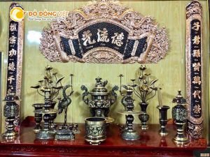 Hoành phi câu đối bằng đồng Đức Lưu Quang