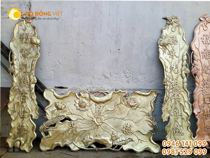 Hoành phi câu đối lá chuối và hoa sen