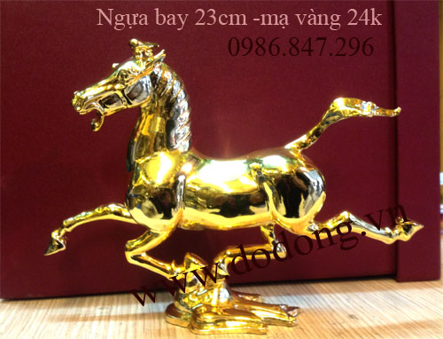 Ngựa đang chạy phong thủy mạ vàng