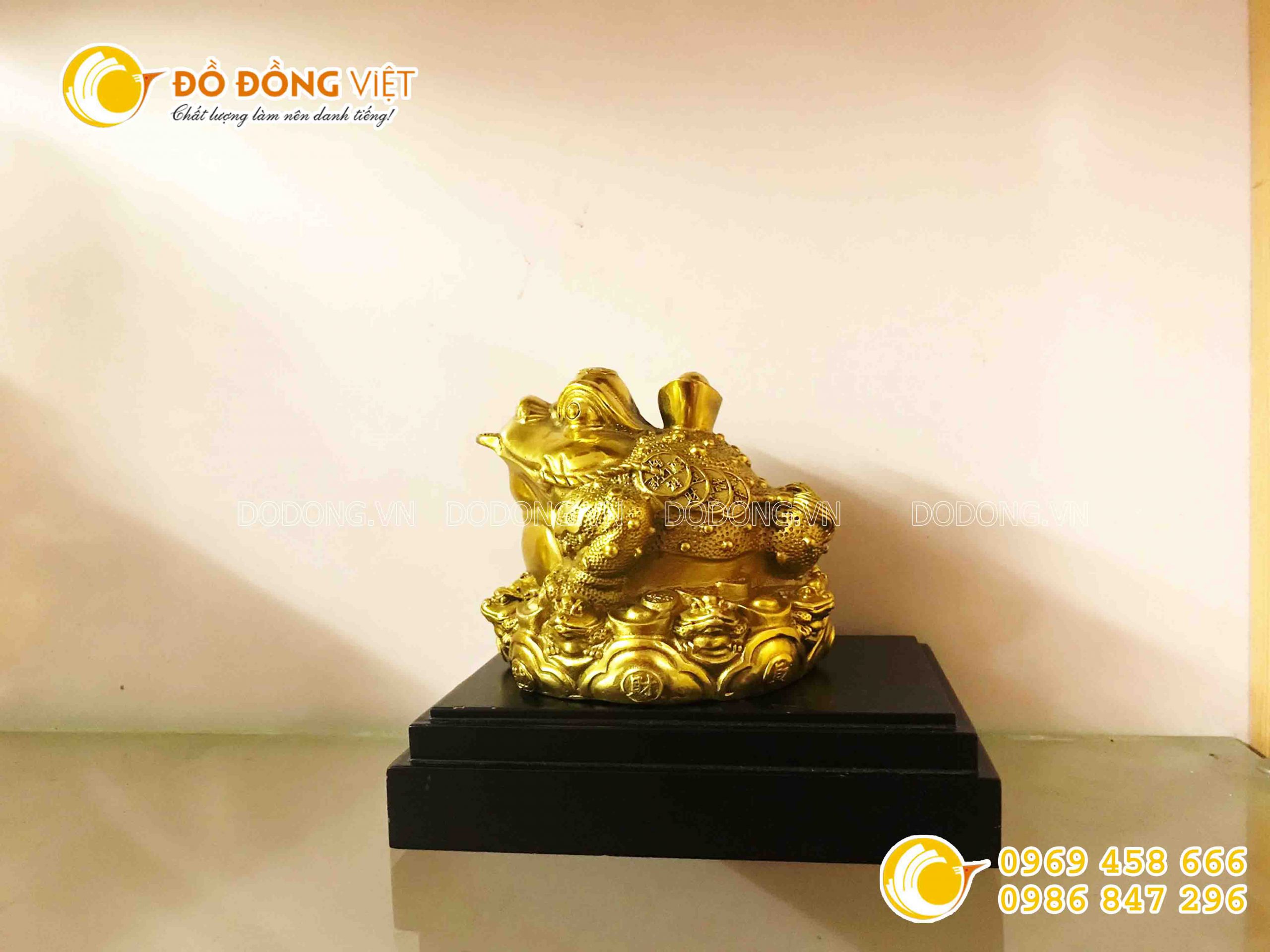 Tượng thiềm thừ bằng đồng cõng tiền tài