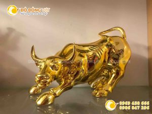 Tượng con trâu mạ vàng