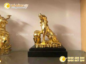 Tượng linh vật cho người tuổi tuất, tượng chó mạ vàng tài lộc