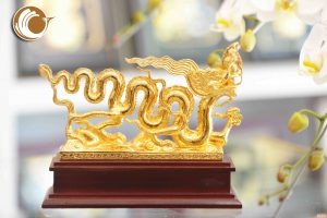 Biểu tượng rồng thời Lý mạ vàng đẹp tinh xảo