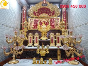 Bàn thờ cúng gia tiên mạ vàng, dát vàng đồ thờ