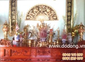 Bàn thờ gia tiên bày đồ thờ đồng sang trọng đồ đồng gia đình