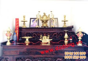 Bàn thờ gia tiên bày lư đồng vĩnh tiến số 2 đẹp