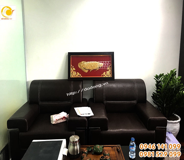Treo tranh cá rồng bằng đồng mạ vàng phòng làm việc