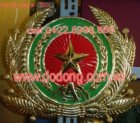Huy hiệu công an treo hội trường, giảng đường Công ty đồ đồng