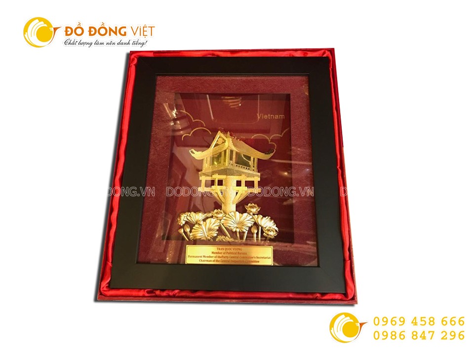 Tranh vàng chùa Một Cột 24k- quà tặng khách hàng nước ngoài đầy ý nghĩa