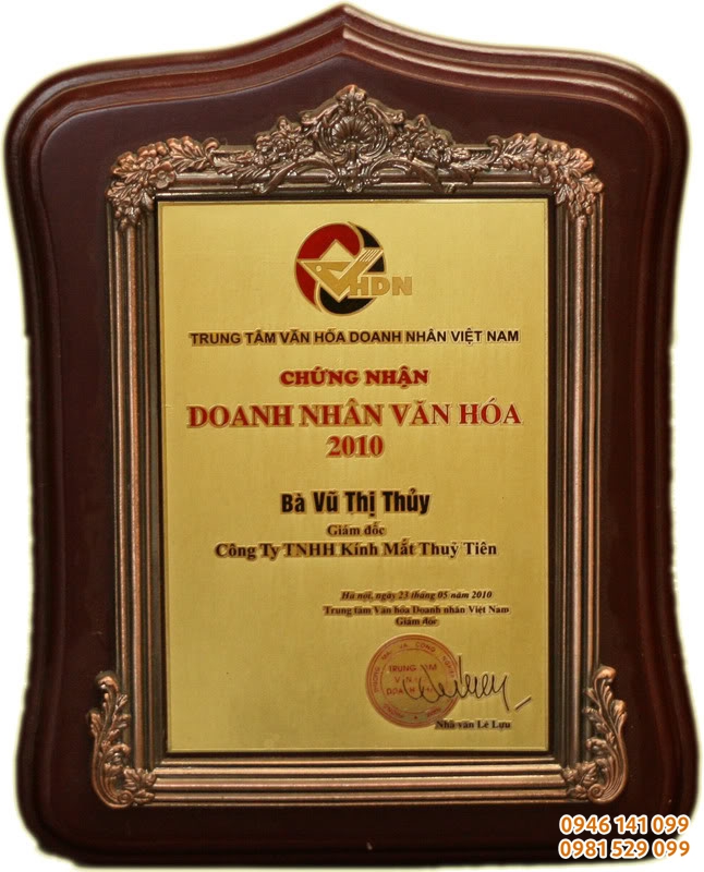Chứng nhận doanh nhân đất Việt bằng đồng mạ vàng đồ đồng