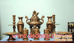 Cách đặt bộ đỉnh thờ tam khí ngũ sắc trên bàn thờ