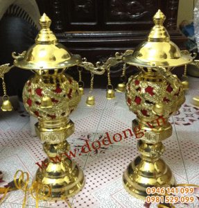 Đôi đèn hoa thờ đúc tinh xảo 65cm đồng cúng tiến