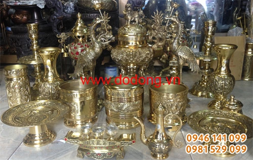 Lư đồng tròn dapha bày bàn gia tiên của người việt