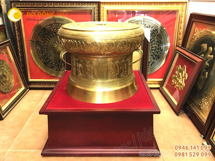 Trống đồng mô hình đúc tinh xảo dk 45cm đế hộp đẹp