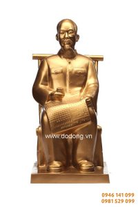 Tượng Bác ngồi ghế mây đọc báo xã luận 45cm