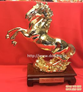 Tượng ngựa phi mạ vàng 25cm Mạ vàng