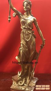 Tượng nữ thần công lý đồng để bàn làm việc đẹp
