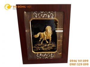 Tranh ngựa vàng lá 3D độc mã truy phong