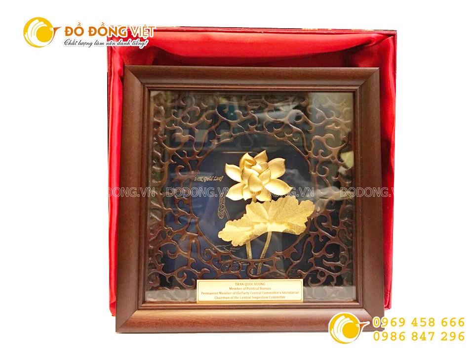 Quà tặng hội nghị sự kiện- tranh hoa sen vàng lá 3d khung gỗ