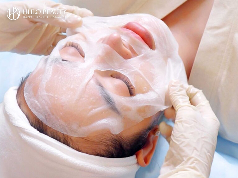 Bước 5: Đắp mask và điện di tinh chất dưỡng da